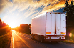 Camioneros mal clasificados en California – Reclaman violaciones de la ley laboral